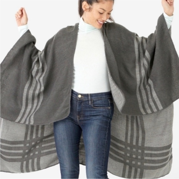 BB Dakota Striped Reversible Poncho Kimono Wrap Cardigan in Black/Dark Gray NWT - Picture 11 of 16